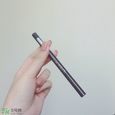 上班族用什么化妆品好 办公室化妆包里带什么好